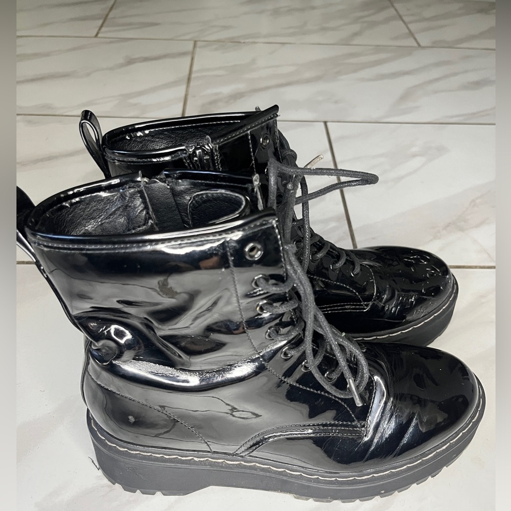 Steve Madden Bettyy1 Black Patent Women's Betty Combat Boot (USED) Size 10 - Picture 11 of 11